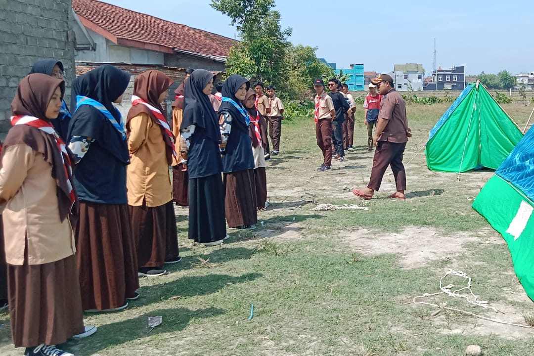Teknik Pendirian Tenda Segitiga