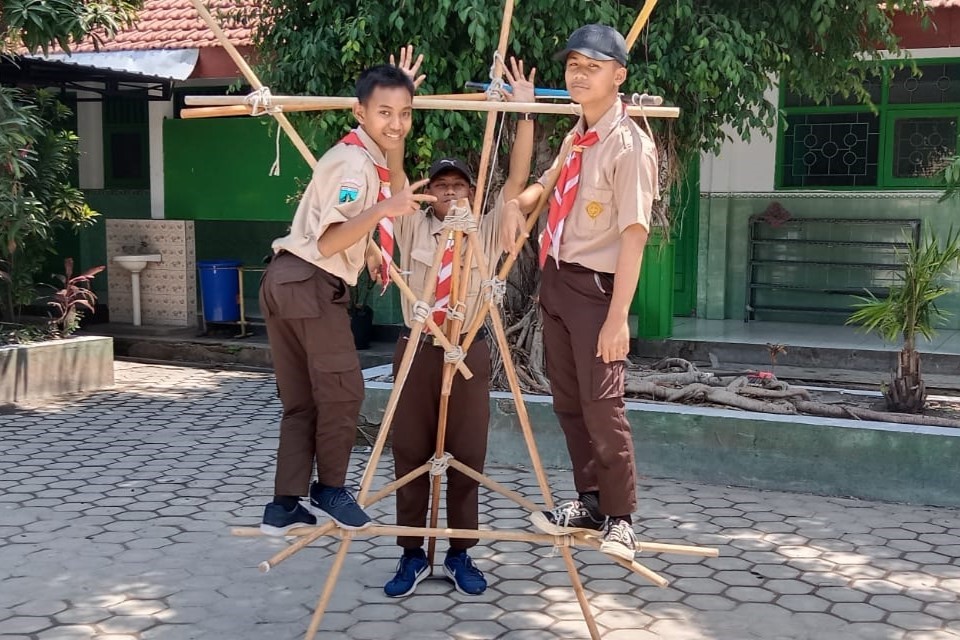 Menara Pandang Dari Tongkat.